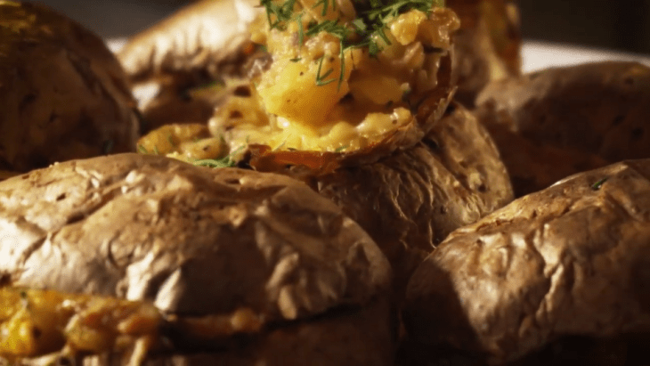 bozhestvenno-recept-vkusneyshey-zapechennoy-kartoshki-s-nachinkoy-iz-gribov-i-zolotistogo-luchka-1-3377886