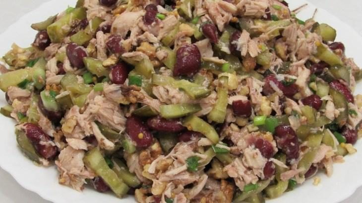 bystraya-zakuska-na-ekstrennyy-sluchay-salat-s-kuricey-i-fasol-yu-1-6626503
