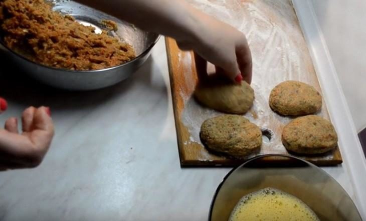 kak-poluchit-tridcat-kotlet-iz-odnoy-skumbrii-6-4347781