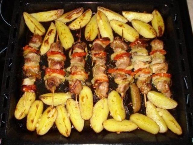 Куриный шашлык с картофелем получился бесподобным. Попробовав раз, теперь готовлю постоянно! Советую очень. kurinyy-shashlyk-s-kartofelem-poluchilsya-bespodobnym-poprobovav-raz-teper-gotovlyu-postoyanno-sovetuyu-ochen-1-9121353