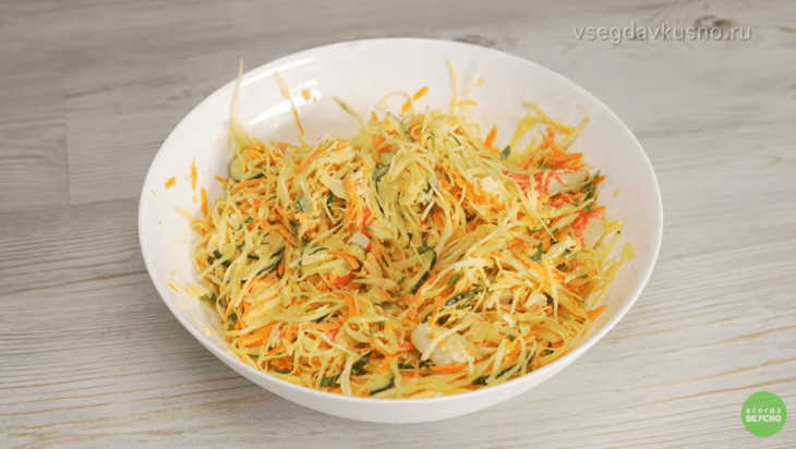 legkiy-salat-iz-ovoschey-i-krabovyh-palochek-1-6976272