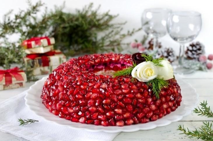 novogodnyaya-klassika-kak-prigotovit-granatovyy-braslet-1-4395663