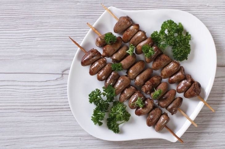 recept-marinovannyh-kurinyh-serdechek-na-shpazhkah-v-duhovke-7-3599188