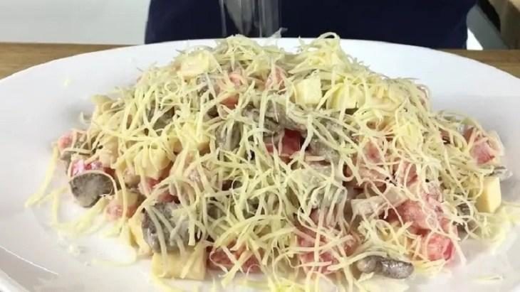 recept-myasnogo-salata-francuzskiy-poceluy-prekrasnoe-sochetanie-ingredientov-3-3975241