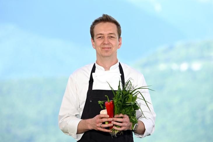 salat-s-kopchenym-lososem-raskryvaem-sekret-appetitnoy-zapravki-2-9797805