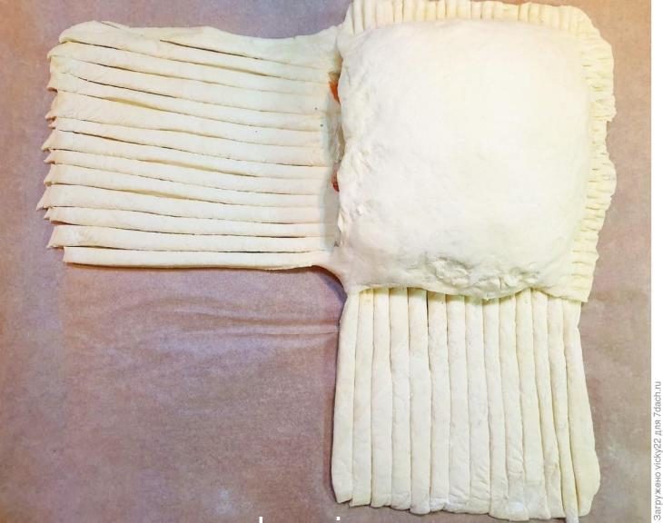 sloenyy-pirog-s-kuricey-i-shampin-onami-15-2406140