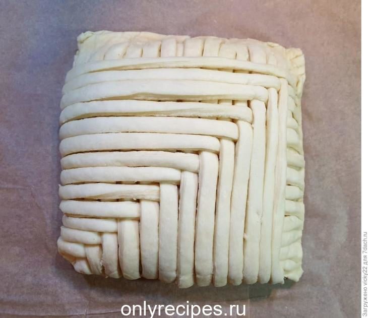 sloenyy-pirog-s-kuricey-i-shampin-onami-17-3208392