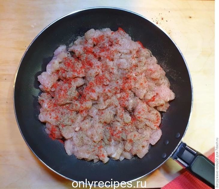 sloenyy-pirog-s-kuricey-i-shampin-onami-4-3976180