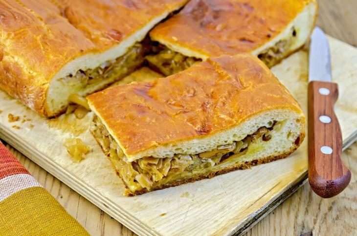 zalivnoy-pirog-s-kapustoy-i-gribami-1-9493439